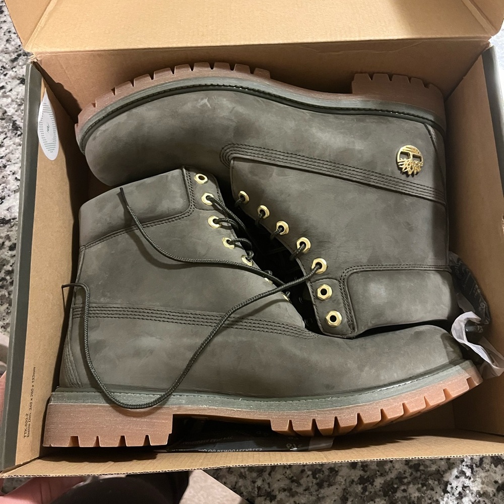 TIMBERLAND PREMIUM WATERPROOF BOOT
DARK GREEN NUBUCK